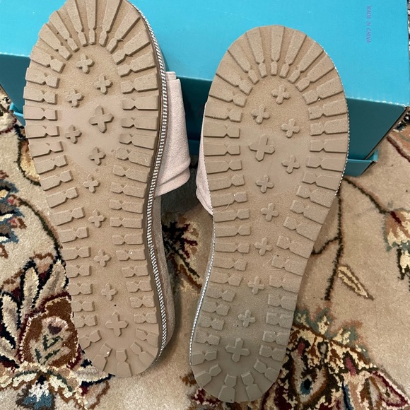Tan suede slides with rhinestone detail - Picture 4 of 6